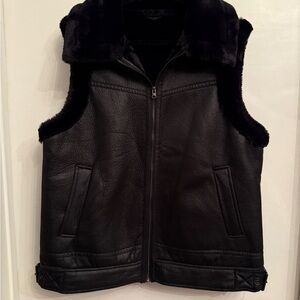 Chic Black Leather Vest with Fur Trim